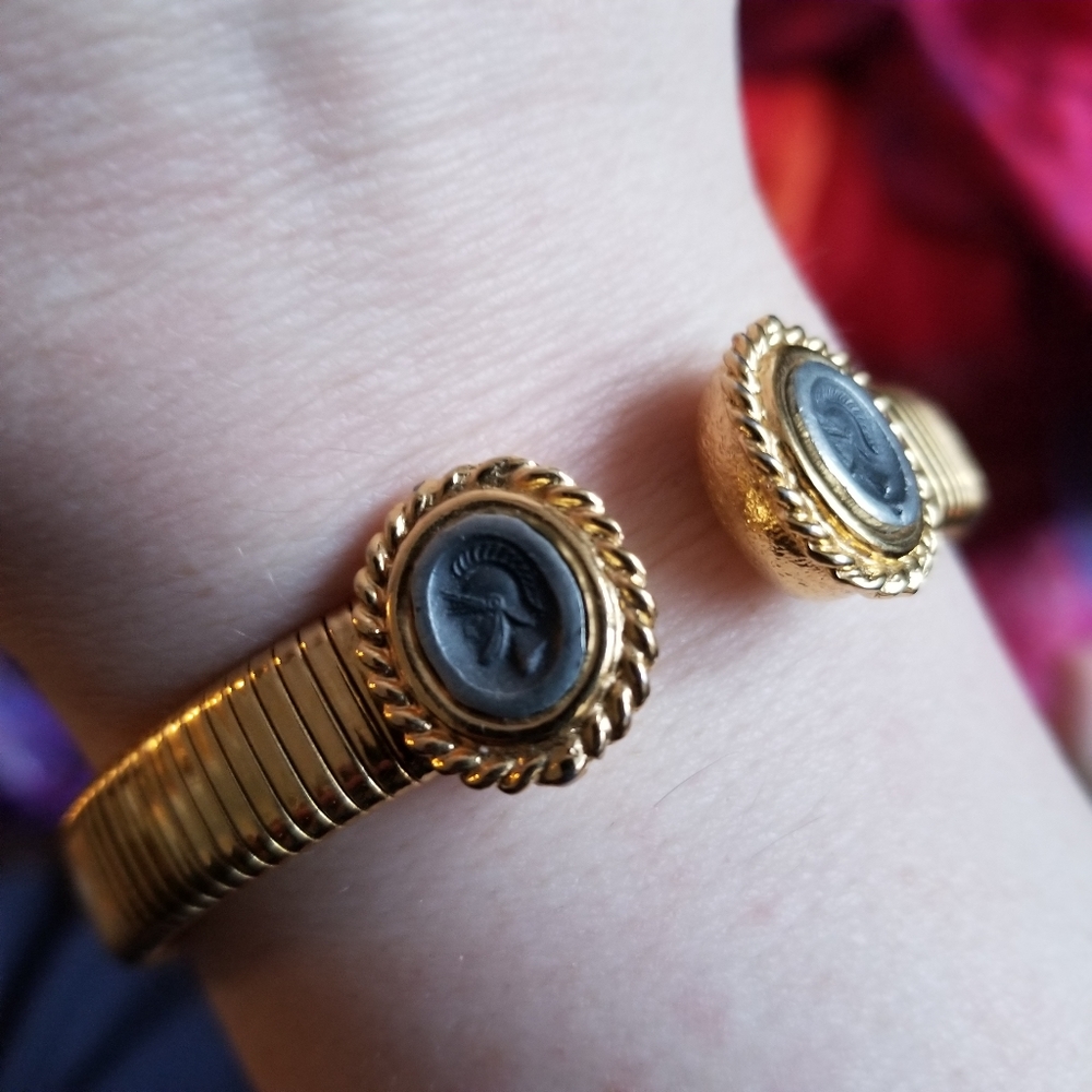 Relisted -Vintage Roman Soldiers bracelet gold tone cameo bangle cuff - Picture 3 of 14